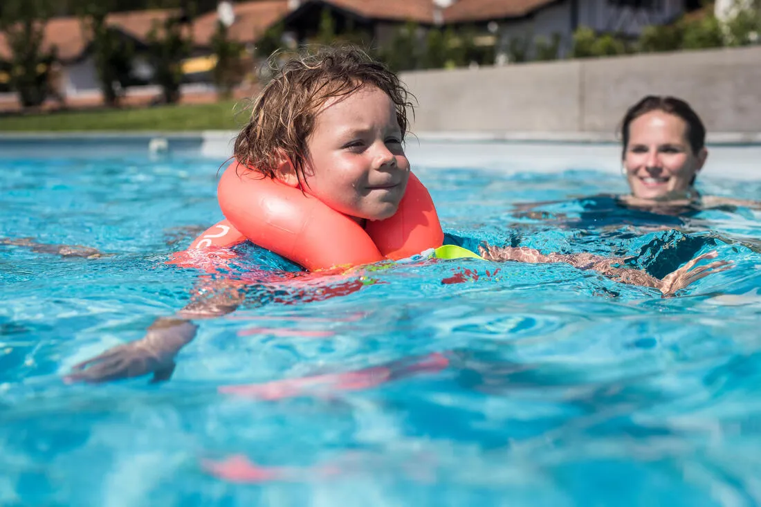 Inflatable swimming vest for 19-30 kg - orange