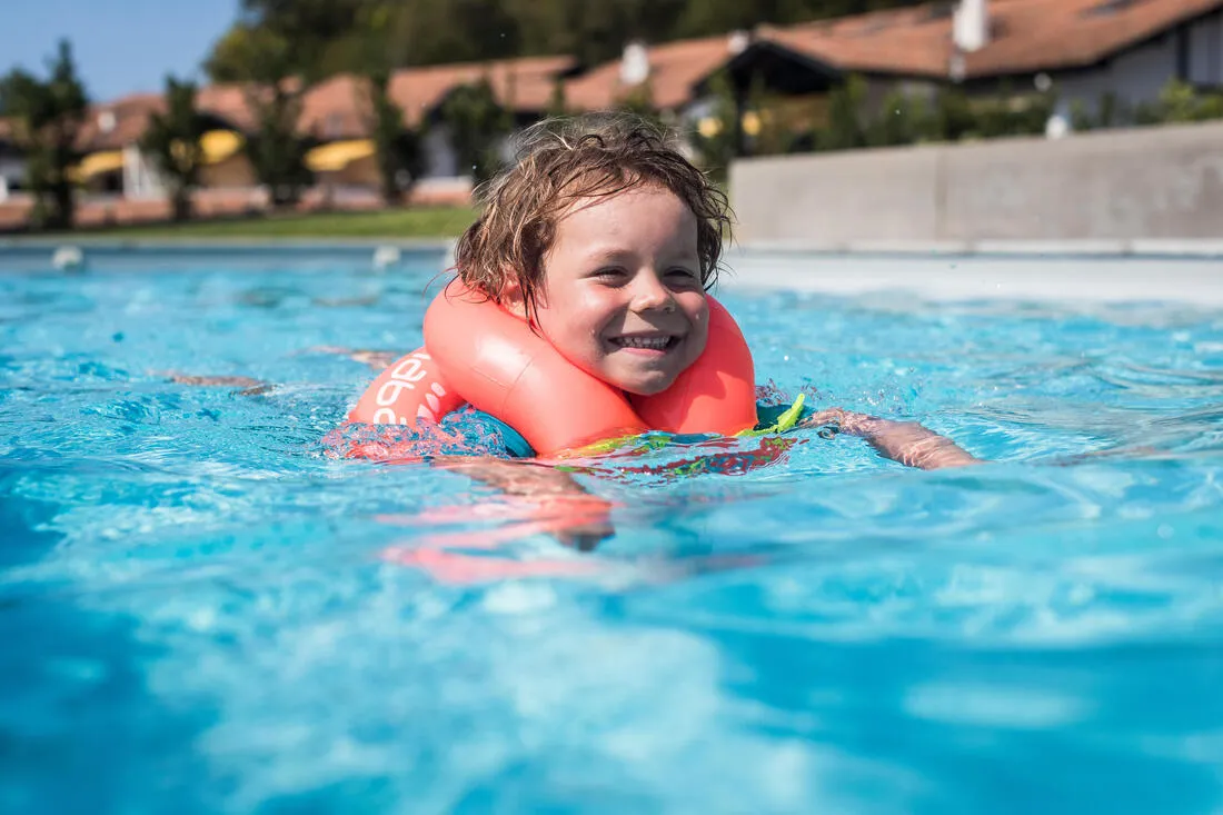 Inflatable swimming vest for 19-30 kg - orange
