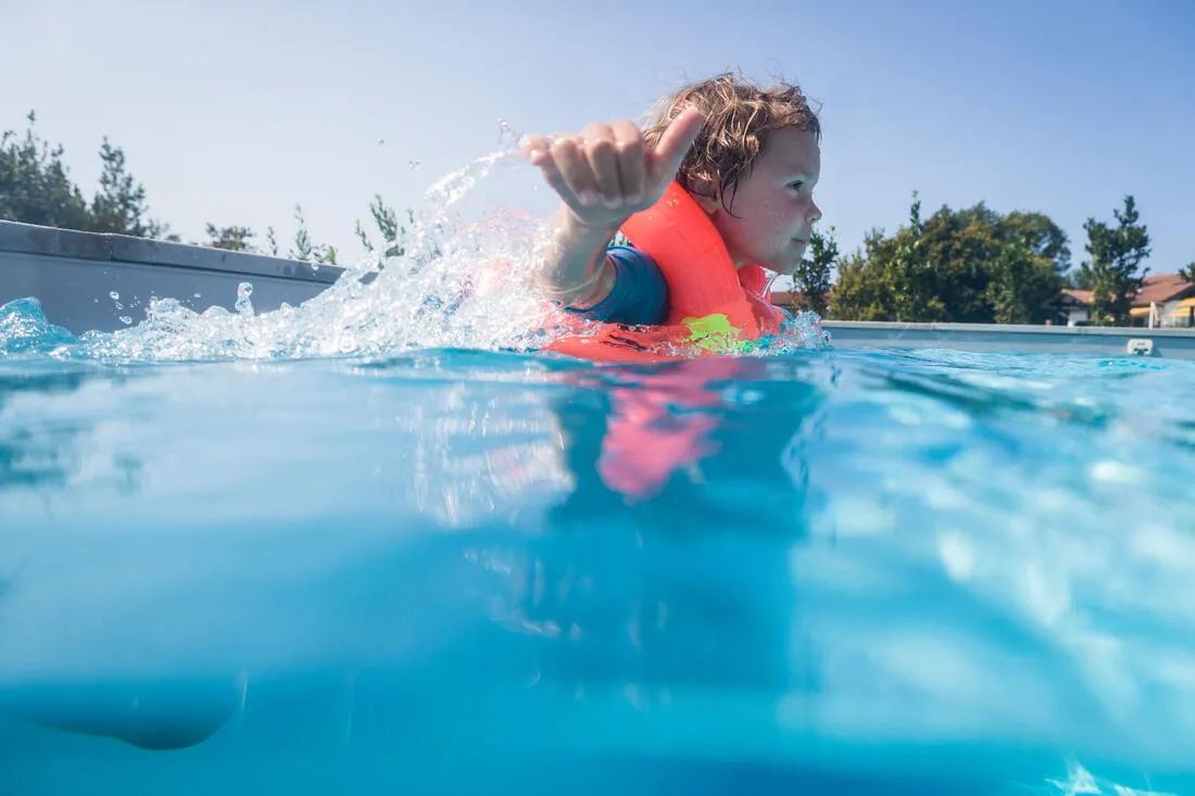 Inflatable swimming vest for 19-30 kg - orange