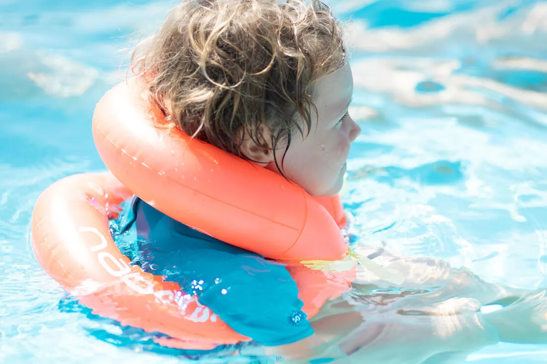 Inflatable swimming vest for 19-30 kg - orange