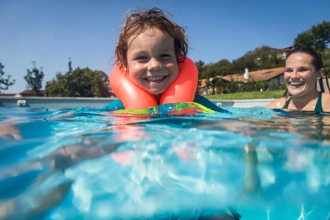 Inflatable swimming vest for 19-30 kg - orange
