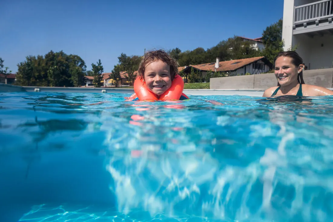 Inflatable swimming vest for 19-30 kg - orange