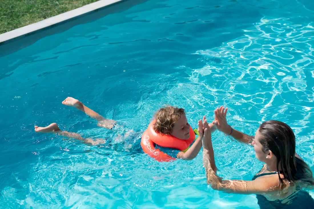 Inflatable swimming vest for 19-30 kg - orange